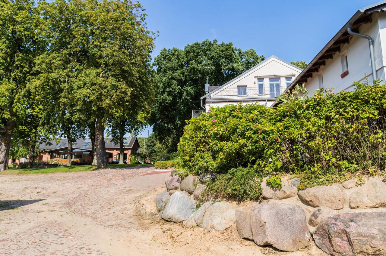 Appartamento Gutshof Gross Behnkenhagen Esterno foto